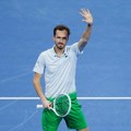 Medvedev u slobodnom padu kao nikad pre – od „tuče“ sa najboljima do ponora