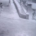 Zastrušujuć snimak udara broda u obalu u Splitu: Ljudi u panici beže i vrište! (video)