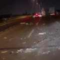 Sudar kamiona na Pupinovom mostu: Delovi vozila rasuti po putu, staklo na sve strane! Saobraćaj usporen (video)