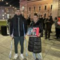 Doček humanitaraca Aleksandara Jovanova i Nine Rađenović na Trgu Radomira Putnika (VIDEO)