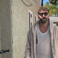 Marko Jarić šeta u pocepanoj majici i bademantilu: Pustio kosu i bradu, mnogi bi ga jedva prepoznali