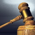 Жена убила партнера који јој је силовао ћерку, суд је ослободио
