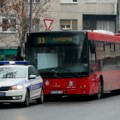"Šta radiš? Marš napolje" Beograđanka objavila snimak vozača autobusa koji je pljuje, a onda se se ljudi ustremili na nju…
