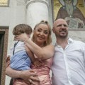 Maja Berović krstila sina Lava: Predivni, porodični kadrovi ispred Hrama! Sledi gala slavlje u elitnom hotelu