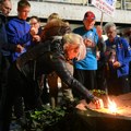 U Valjevu minut ćutanja i paljenje sveća za nastradale u Novom Sadu (VIDEO)