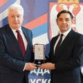 Vulin u Ambasadi Srbije u Moskvi uručio Orden srpske zastave trećeg stepena ruskom novinaru Igoru Korotčenku