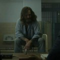Najbolja Netfliks serija sa ocenom 97% konačno dobija nastavak? Obe sezone mračnog trilera držale gledaoce na iglama