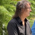 Rale ljubi njen grob sa čašicom u ruci Nakon skandala sa Anom, došao na pomen Saši, pa iznenadio potezom