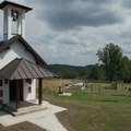 Oslikavanje fresaka u maloj crkvi velikog imena u Koštunićima