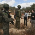 Fotograf AFP povređen u napadu jevrejskih doseljenika: Izveštavao o branju maslina u palestinskom selu