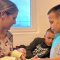 Samohrana majka brine o sinu sa retkim sindromom: Potrebna im je naša pomoć kako bi zimu dočekali bez straha