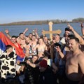 Osmadeset najhrabrijih ušlo u ledenu Savu: Bogojavljensko plivanje u Šapcu (FOTO, VIDEO)