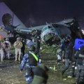 Srušio se avion koji prevozio nove novčanice, ljudi ginuli skupljajući novac