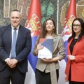 Žarić Kovačević uručila majkama rešenja o subvencijama za kupovinu prve nekretnine