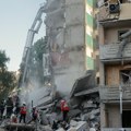 Teška noć za Kijev: Veliki ruski napad, pogođen stambeni soliter, deca među ranjenima
