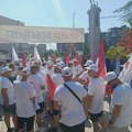 I aktivisti SNS-a iz Aranđelovca krenuli pešice za Beograd (VIDEO)