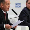 Dok Putin priča o ruskoj snazi, Medvedev drema? Snimak bivšeg predsednika obišao svet, nije mu prvi put