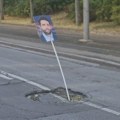 (FOTO) Zakrpljena rupa iz koje je "virio" Šapić