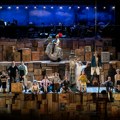 Testiranje Brehtovog epskog teatra: Premijera „Opere za tri groša“ Bertolta Brehta u minhenskom Rezidencteatru