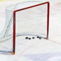 Užasna tragedija Hokejaš preminuo nakon što mu je protivnik prerezao vrat klizaljkom - ljudi padali u nesvest zbog jezivog…
