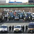 Poljoprivreda i protesti: Traktori blokiraju glavne puteve u Evropi, dok francuski farmeri sprovode „opsadu Pariza"