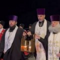 Blagodatni oganj stigao u Moskvu: Patrijarh Kiril u ponoć služi vaskršnju liturgiju (video)