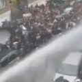 Opšti haos na ulicama Brisela Demonstranti upotrebili kamenice, policija ih rasterala suzavcem i vodenim topovima! (video)