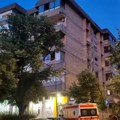 Prve SLIKE DRAME U CENTRU BEOGRADA: Muškarac preti da skoči sa zgrade, sve hitne službe stigle na lice mesta