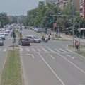 Uznemirujući snimak iz novog sada Evo kako je drogirani čovek udario policajca! (video)