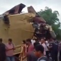 Stravična nesreća u indiji: Poginulo najmanje 13 ljudi u sudaru vozova, zvaničnici zabrinuti da je zarobljeno još ljudi…