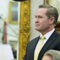 Potres u Vašingtonu: Majk Volc napušta Belu kuću