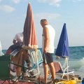 Šok snimak iz omiljenog letovališta Srba - Grci usred bela dana odlučili da se obračunaju se sa bahatim turistima