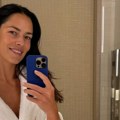 Bez trunke šminke, a na sebi ima samo bademantil: Ana Ivanović provocira fotografijama: "Prirodna lepotica" (Foto)