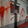 Vandalizovana fasada kuće kritičara vlasti u Subotici