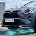 Deonica francuskog autoputa puni električne automobile tokom vožnje