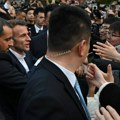 Макрон побегао од обезбеђења! Он трчи, они га јуре: Снимак хаоса током државне посете у Кини