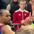 Zar se ovako ponaša profesionalni sportista? Sraman potez Pantera, srednji prst za navijače!