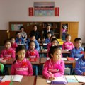 U Severnoj Koreji počela nova školska godina, Kim Džong Un podelio školski pribor