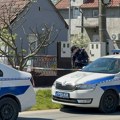 (Foto) Prve slike sa mesta ubistva u Surčinu: Nemanja ubio muškarca, pa telo prekrio krevetom! Ukrao mu auto i zakucao se u…