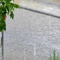 Prava provala oblaka u nedelju popodne u Vranju, padao i sitan grad