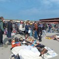 Šok prizor na buvljaku u Nišu! Ljudi u neverici gledali šta se prodaje među polovnim stvarima: "Tačno radijacija da nas potepa…