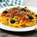 Kad se posti, a jede vam se nešto baš ukusno: Pasta putaneska gotova je za 20 minuta!