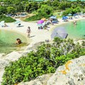 Deru! Za 10 dana 200 evra samo za ležaljke u Grčkoj: Ulaz na plažu 15 evra, obavezna konzumacija hrane i pića 20 evra