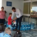 Prvacima u opštini Medveđa novi školski rančevi i po 20.000 dinara