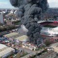 Veliki požar u Sauthemptonu kod stadiona Sent Meris /video/