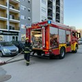 Гори кров зграде у Новом Саду: Запалиле се електричне инсталације, на терену три ватрогасна возила (фото, видео)