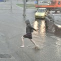 Potop u Kaluđerici: Kiša pljušti: Ulice kao reke, automobili se probijaju kroz vodu (video)