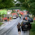 Prvi snimci sa mesta tragedije u Slovačkoj: Požar izbio posle sudara voza i autobusa, raste broj poginulih