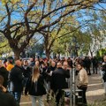 Počeo protest zbog hapšenja Gorana Ješića: Građani se okupili ispred zgrade suda u Novom Sadu, čekaju njegovo saslušanje…