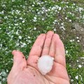 Čistili ga bagerima: Snažno nevreme u Austriji, grad prekrio ulice (video/foto)